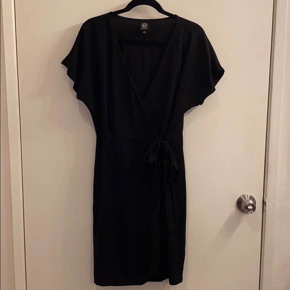 Bobeau Short Sleeve Crepe Wrap Dress - Picture 2 of 5